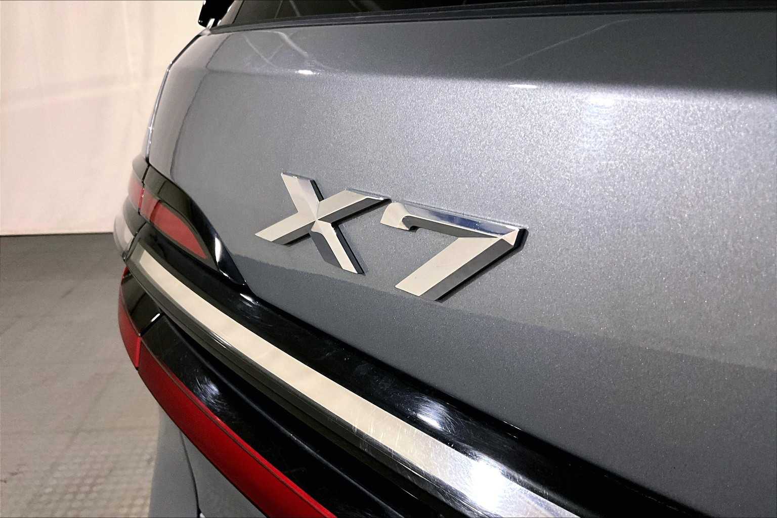Vehicle image 11 of 35