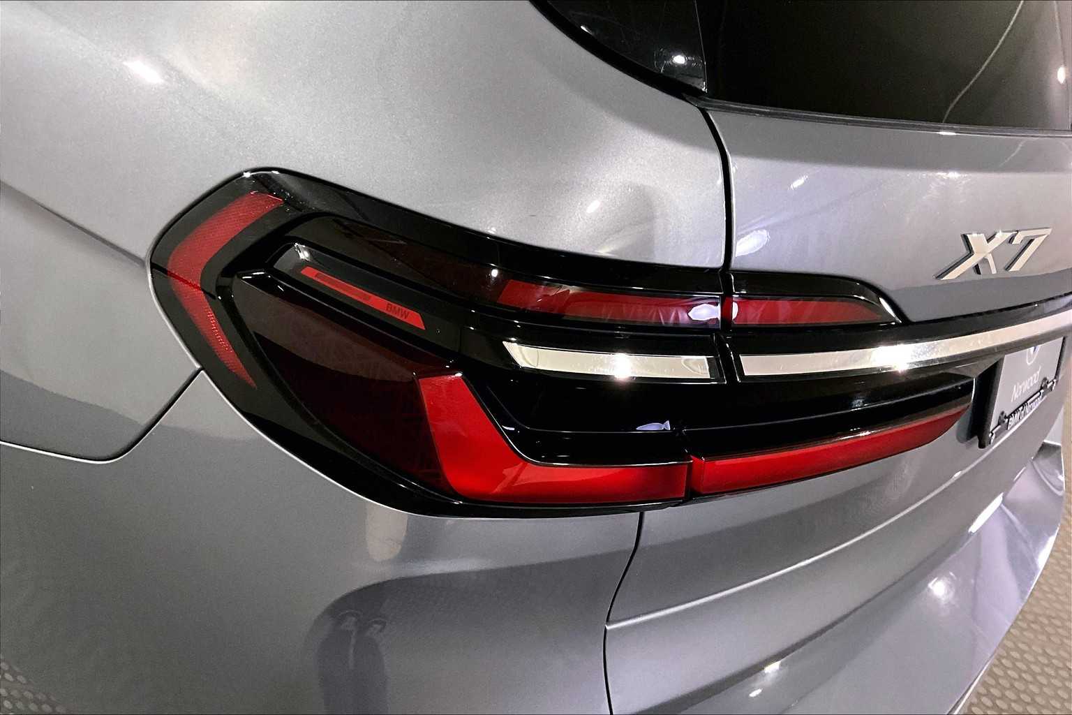 Vehicle image 27 of 35