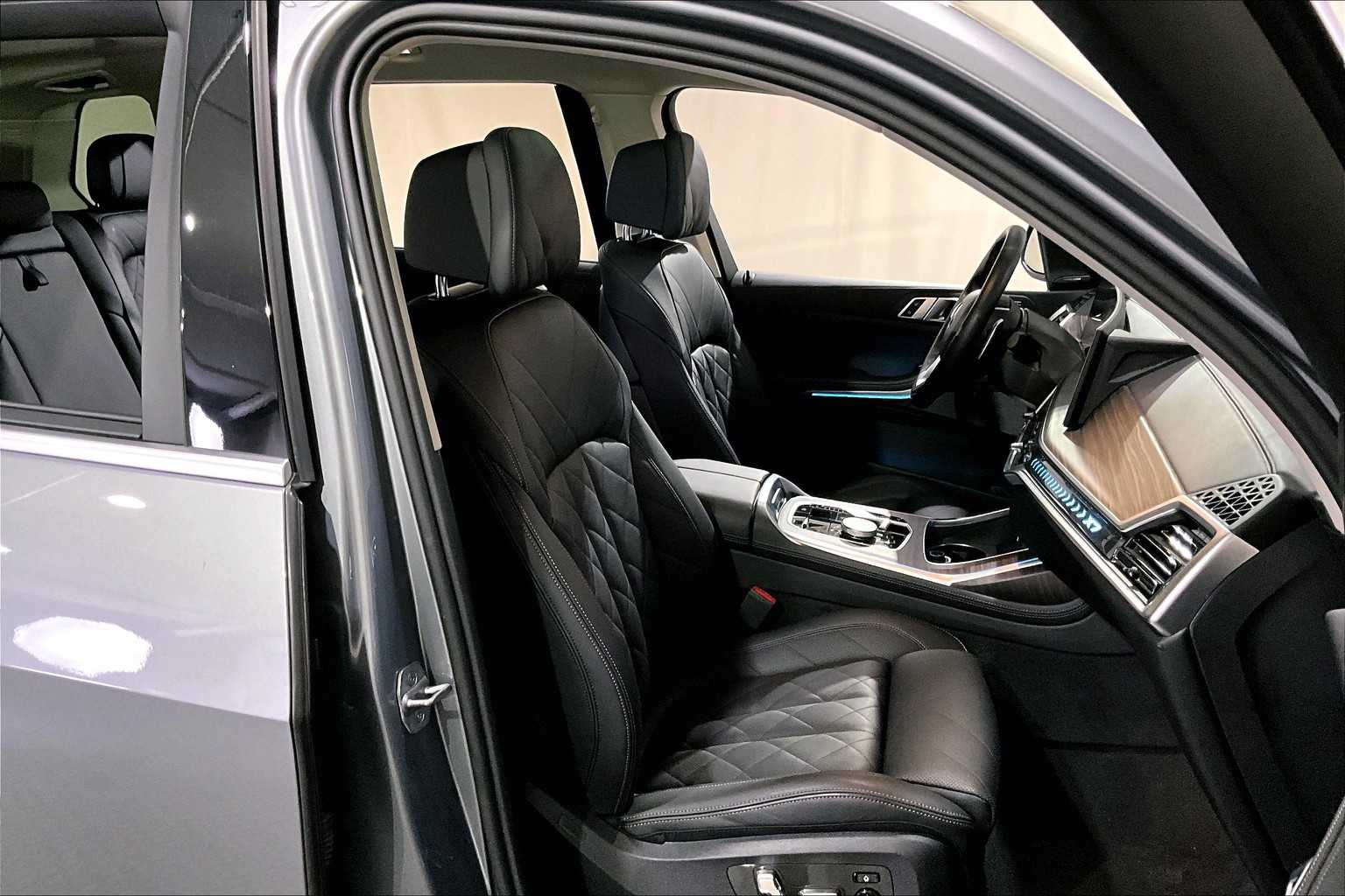 Vehicle image 9 of 35