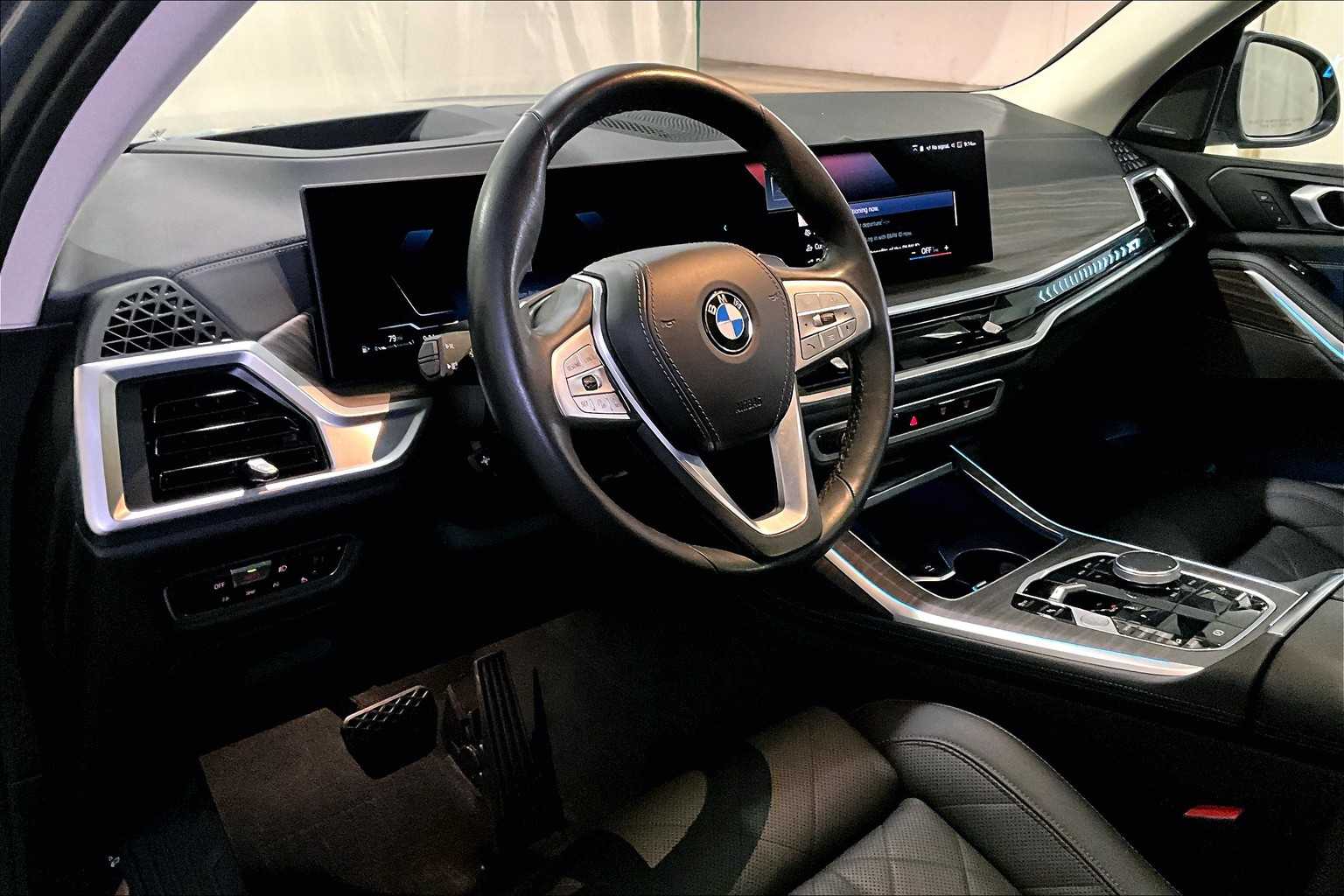 Vehicle image 17 of 35