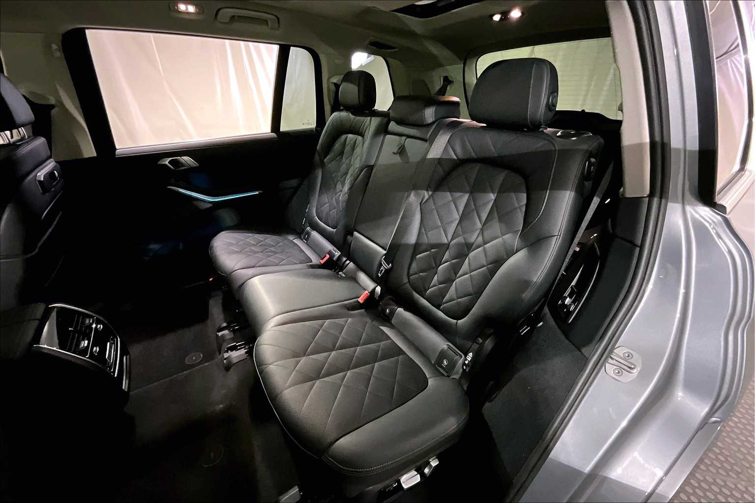 Vehicle image 20 of 35