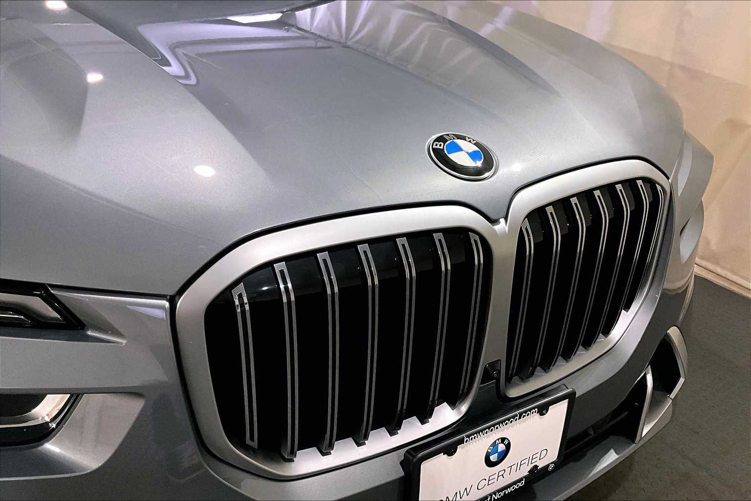 Vehicle image 31 of 35