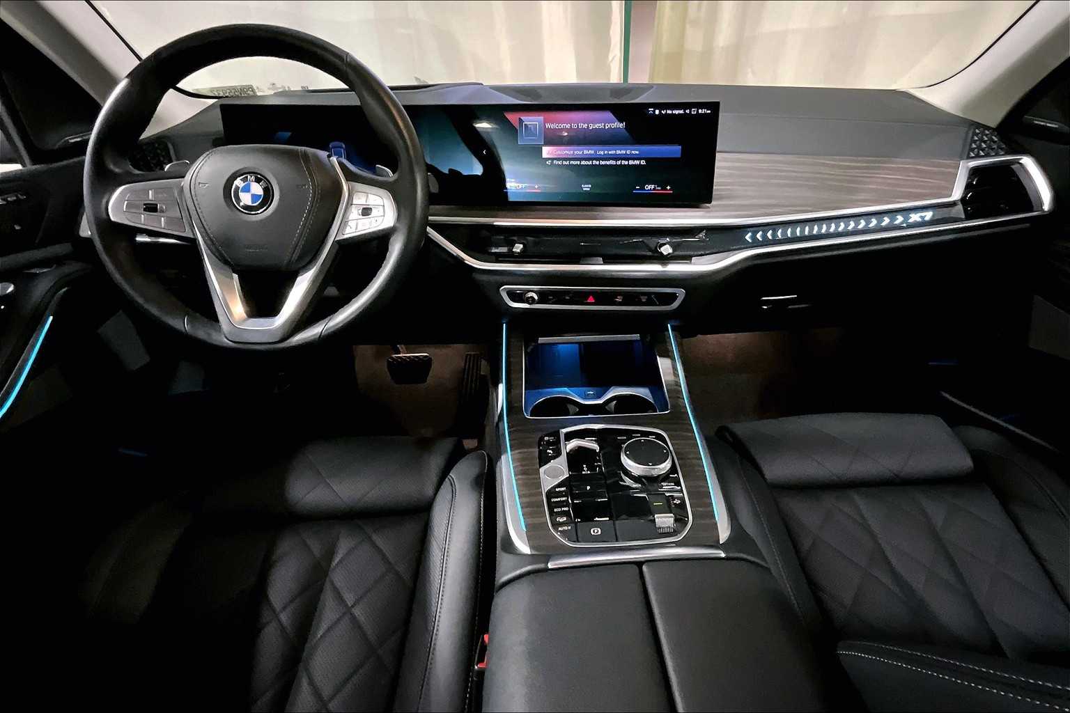 Vehicle image 15 of 35