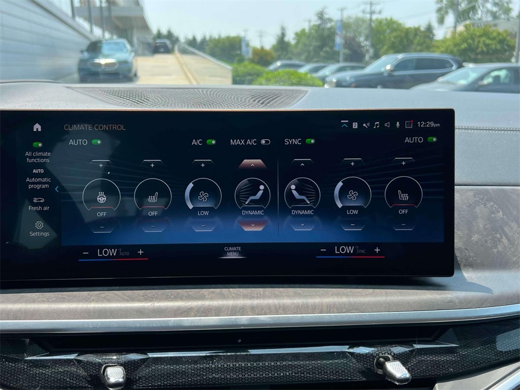 Vehicle image 15 of 19
