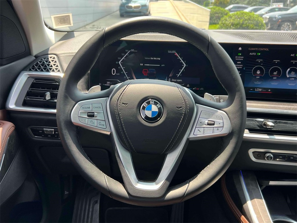 Vehicle image 17 of 19