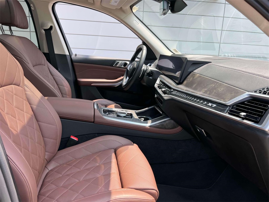 Vehicle image 12 of 19