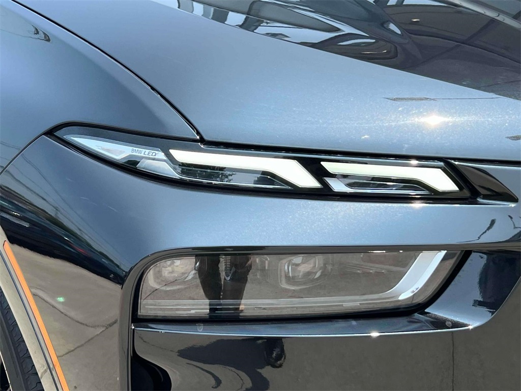 Vehicle image 8 of 19