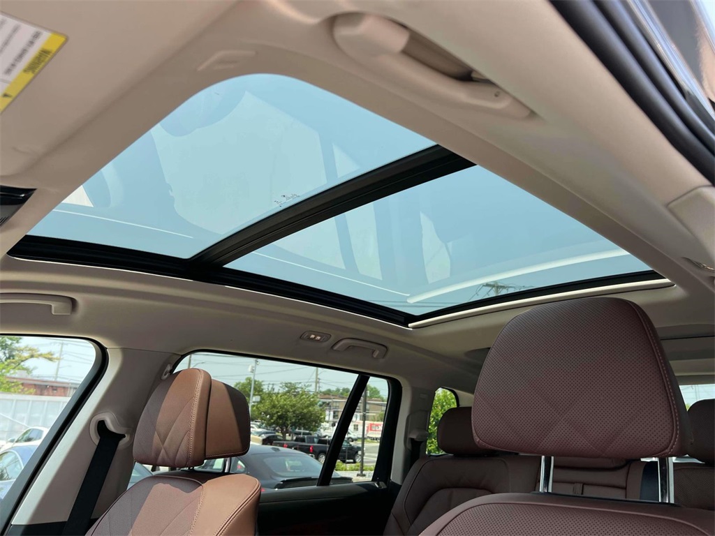 Vehicle image 18 of 19