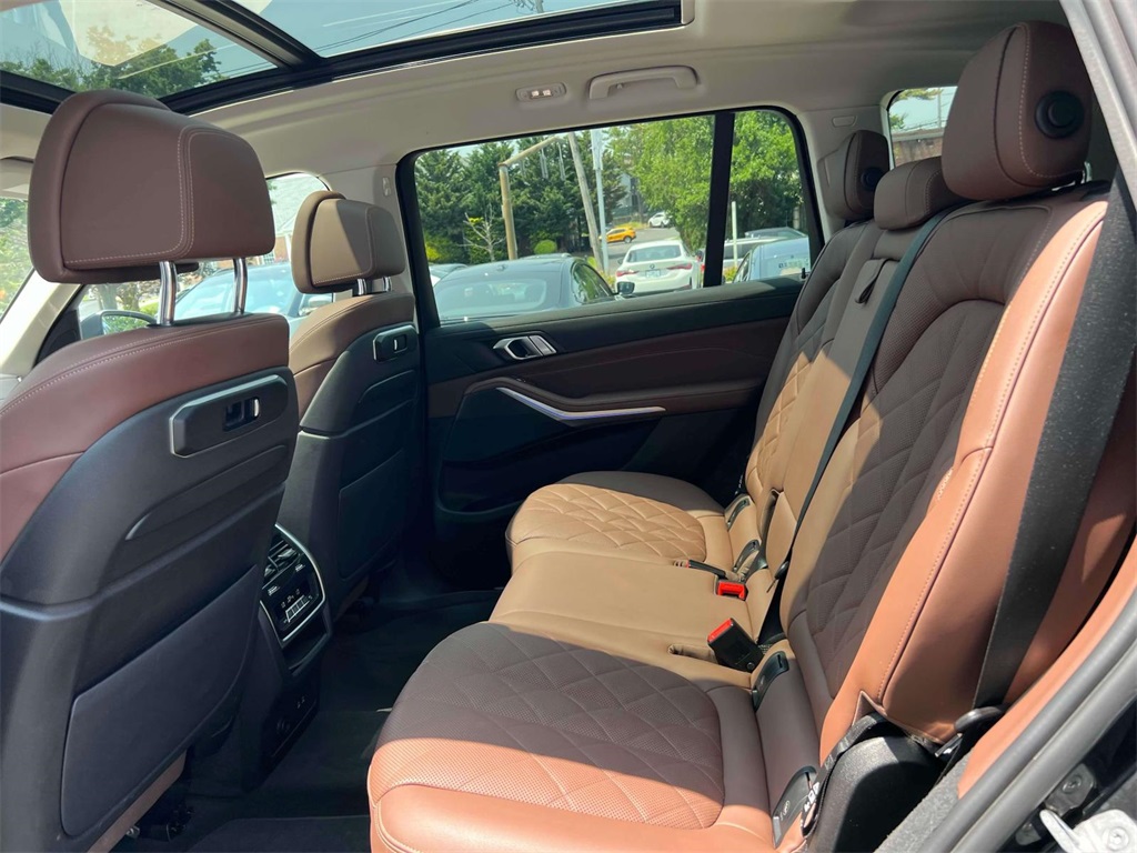 Vehicle image 10 of 19