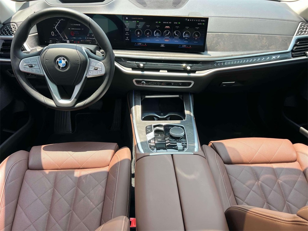 Vehicle image 14 of 19