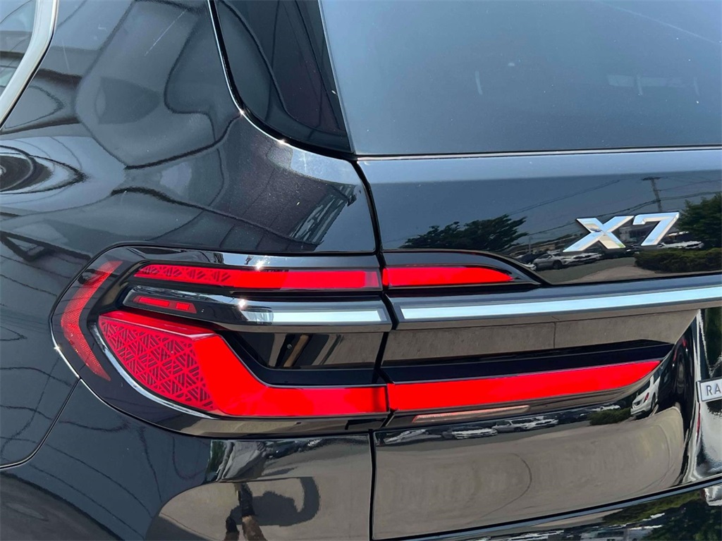 Vehicle image 9 of 19