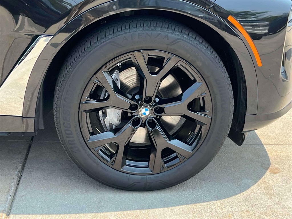 Vehicle image 7 of 19