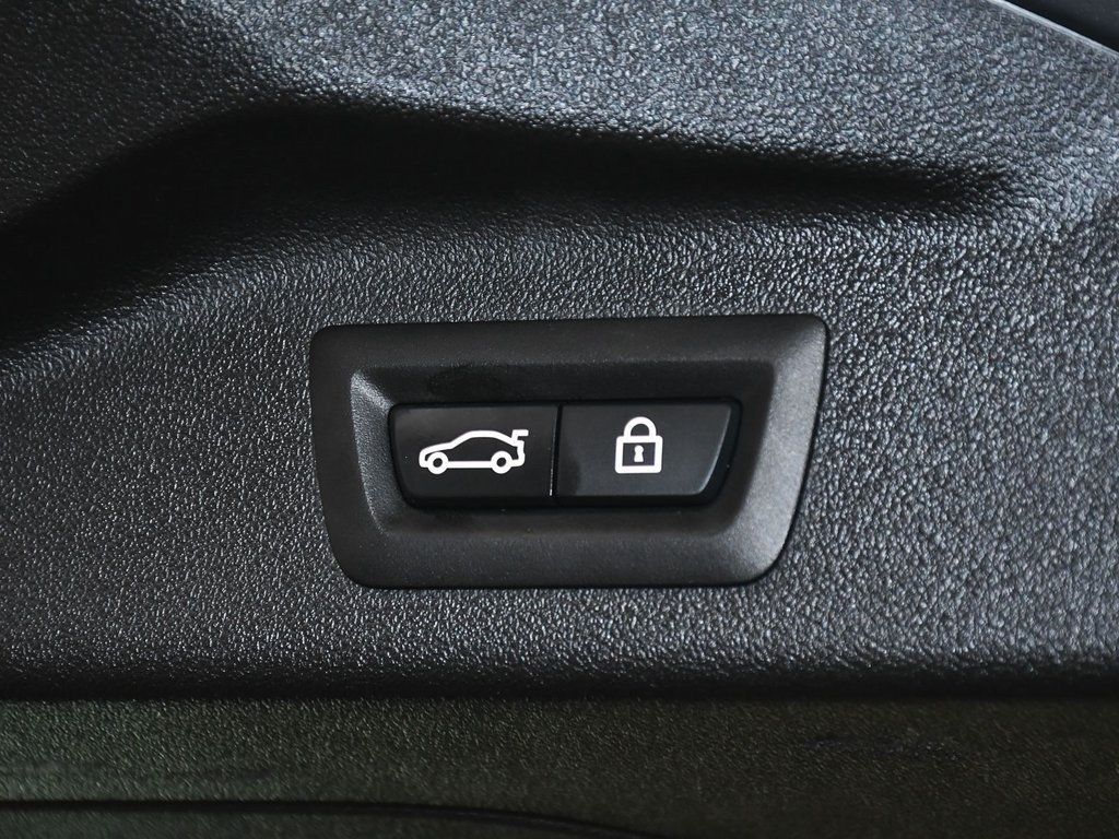 Vehicle image 75 of 100