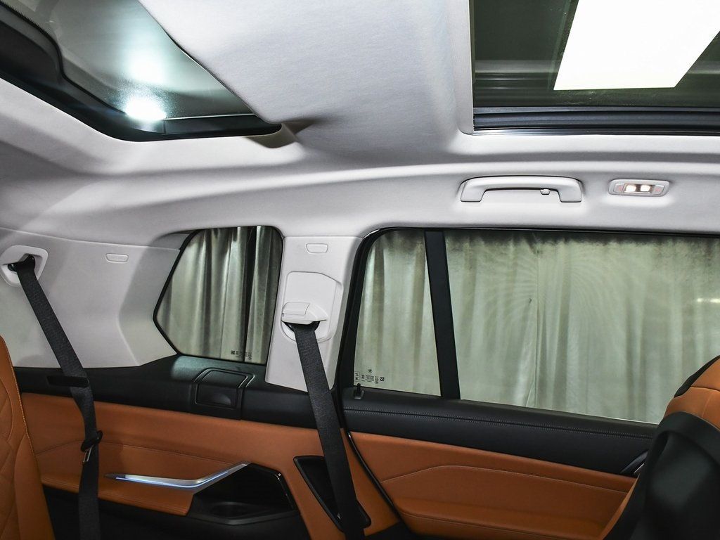 Vehicle image 65 of 100