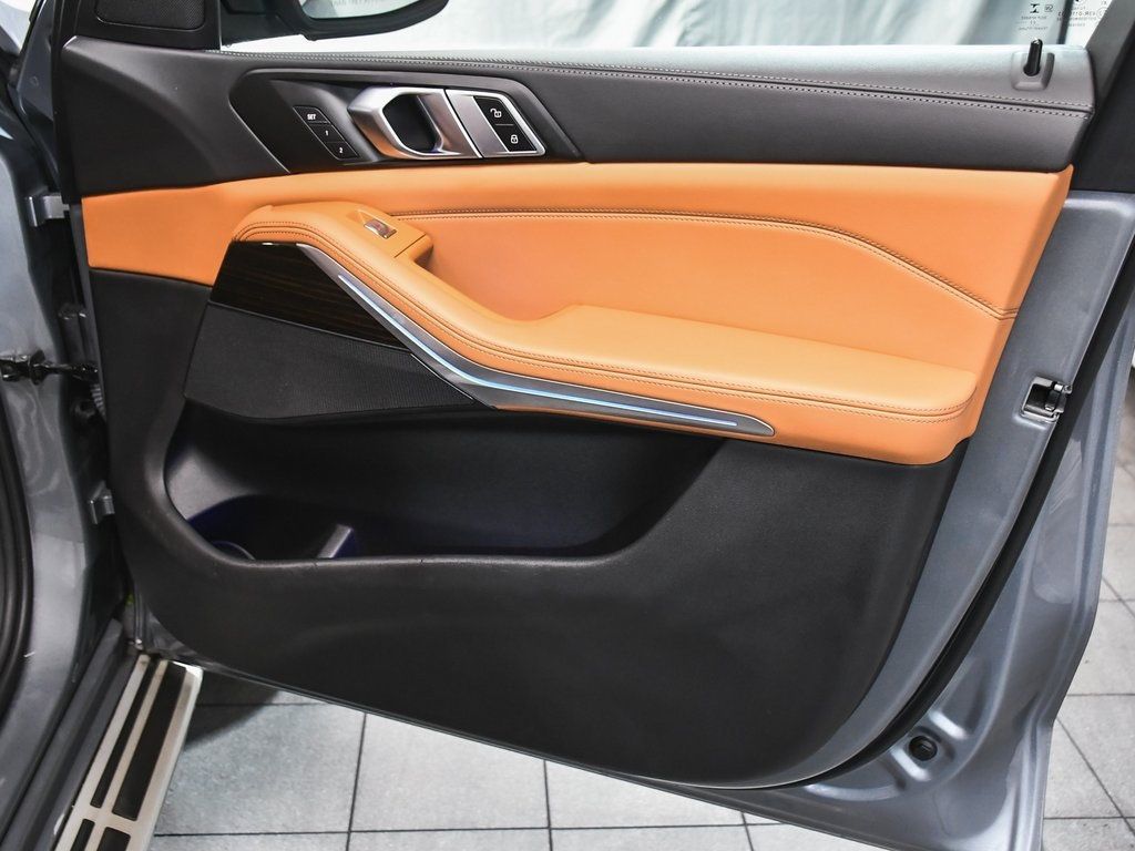 Vehicle image 14 of 100