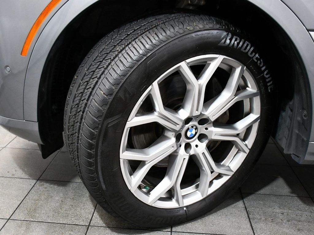 Vehicle image 8 of 100