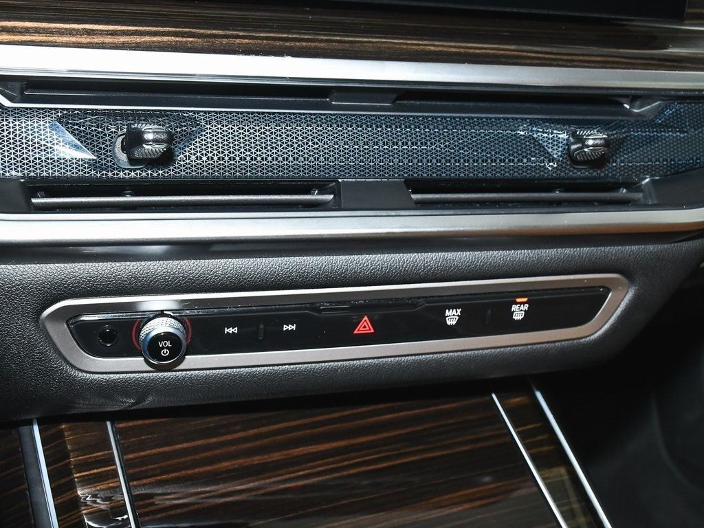 Vehicle image 35 of 100