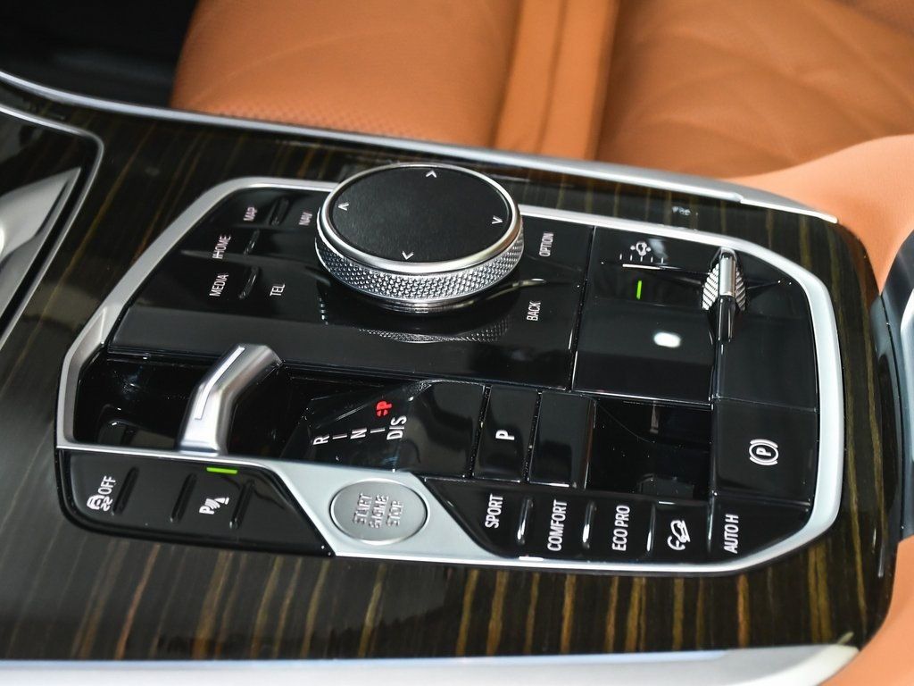 Vehicle image 46 of 100