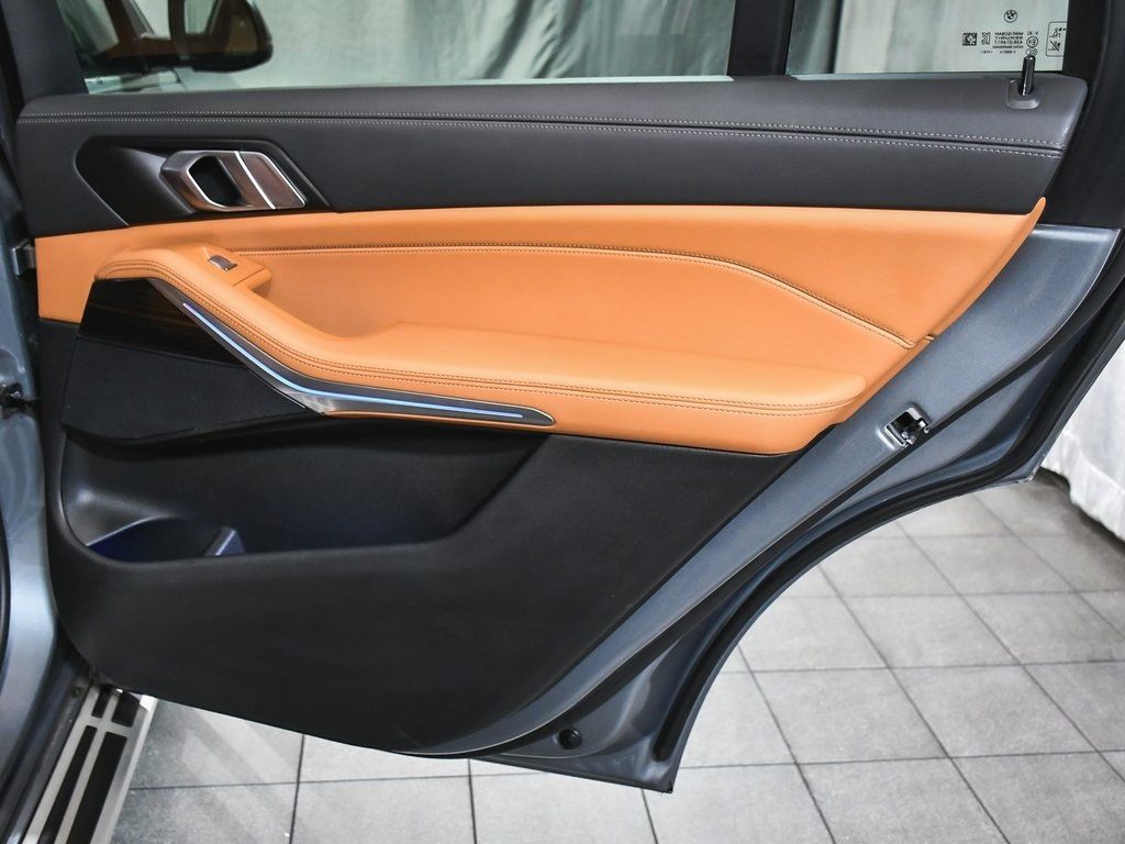 Vehicle image 13 of 100