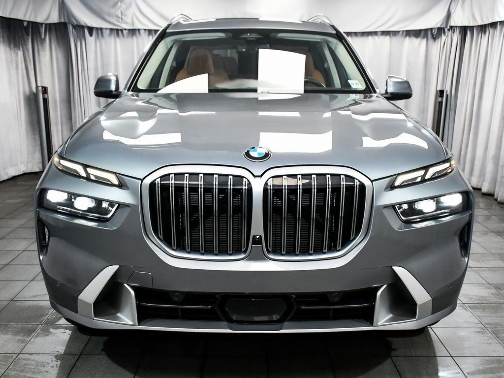 Vehicle image 2 of 100