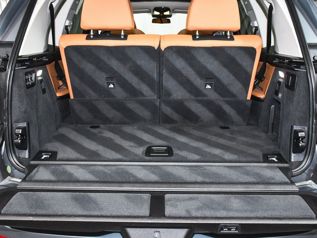 Vehicle image 76 of 100