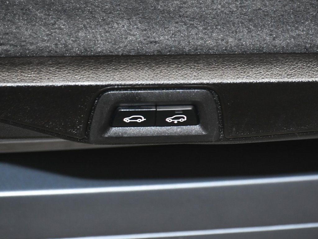 Vehicle image 77 of 100