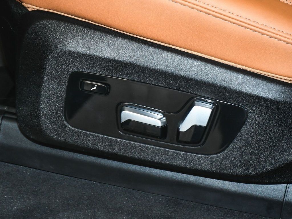Vehicle image 55 of 100