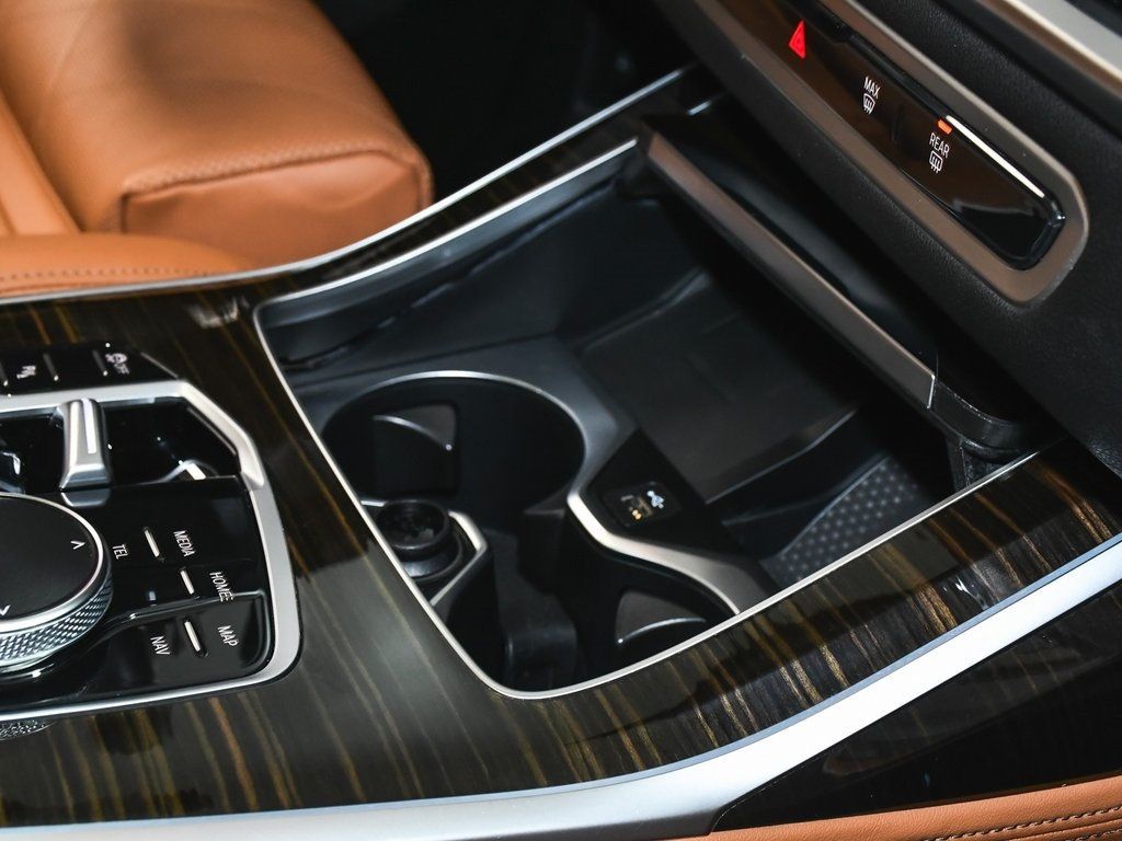 Vehicle image 72 of 100
