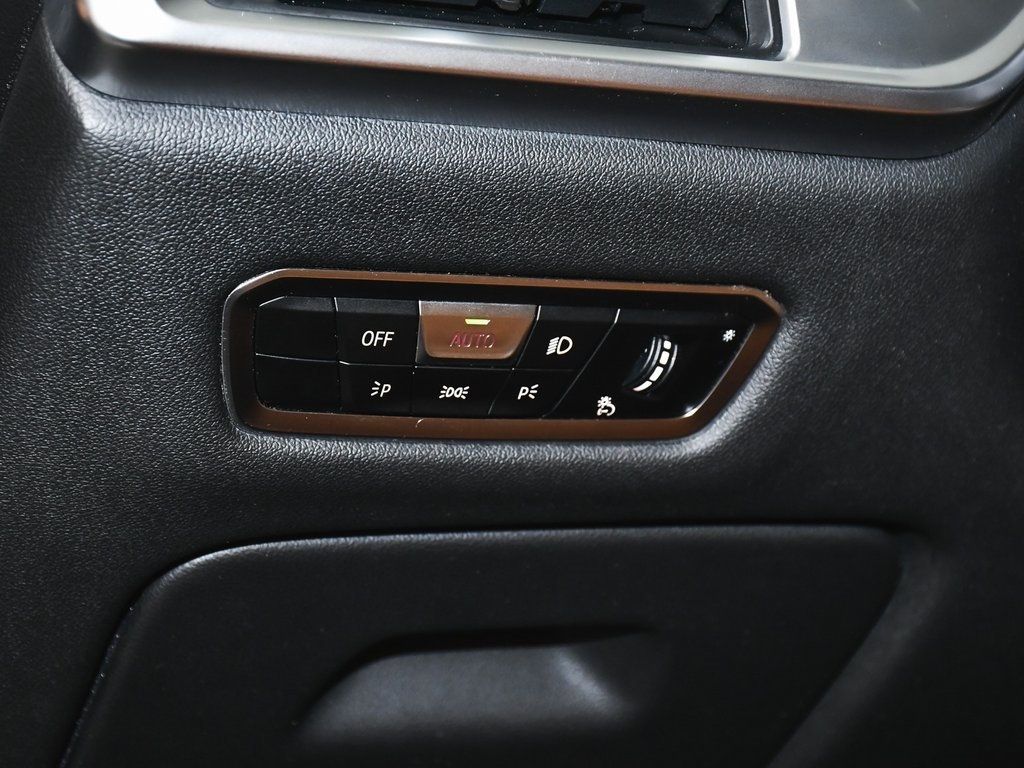 Vehicle image 17 of 100