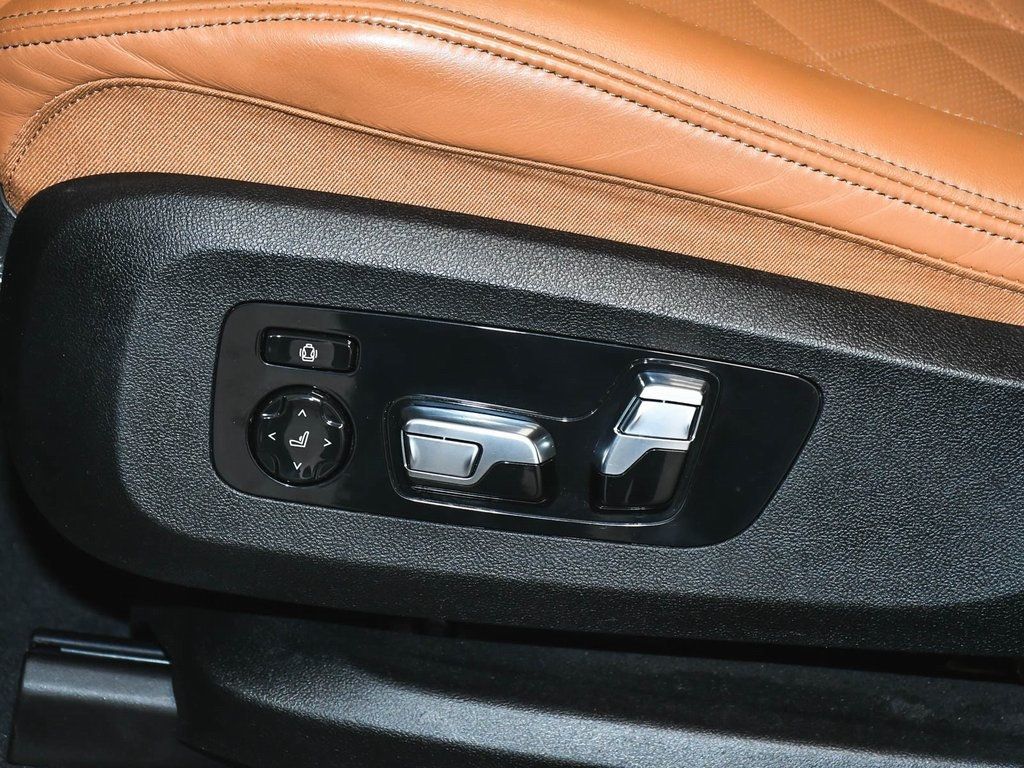 Vehicle image 51 of 100