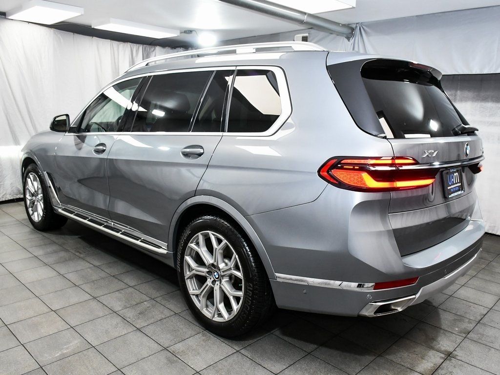 Vehicle image 6 of 100