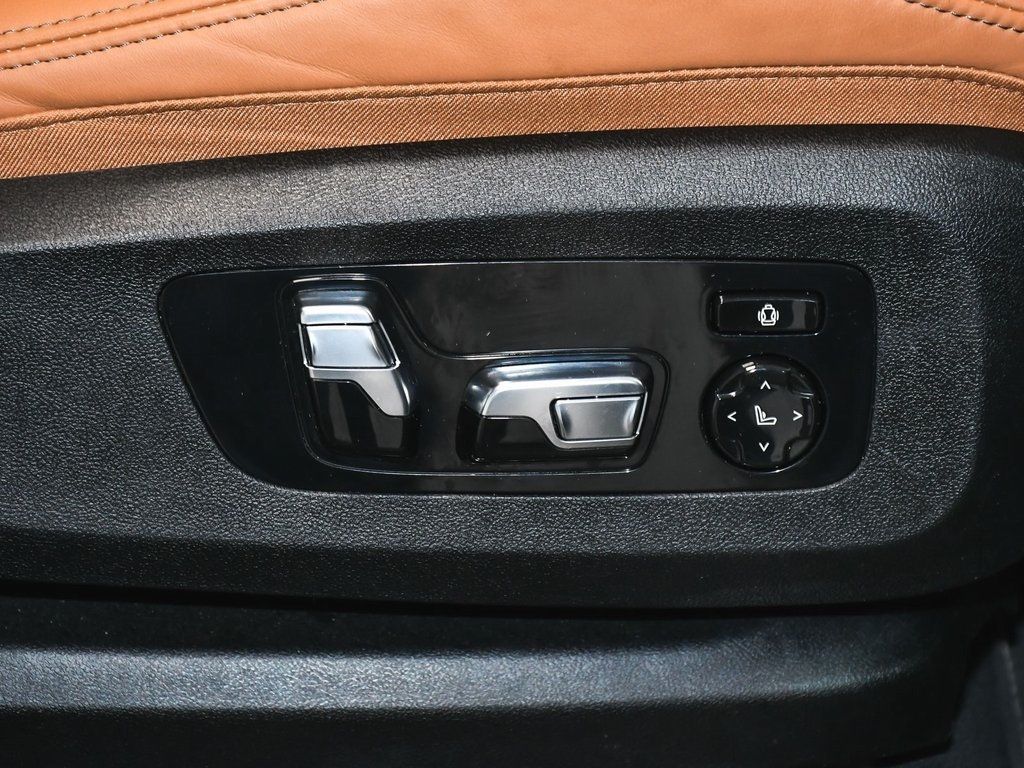 Vehicle image 68 of 100