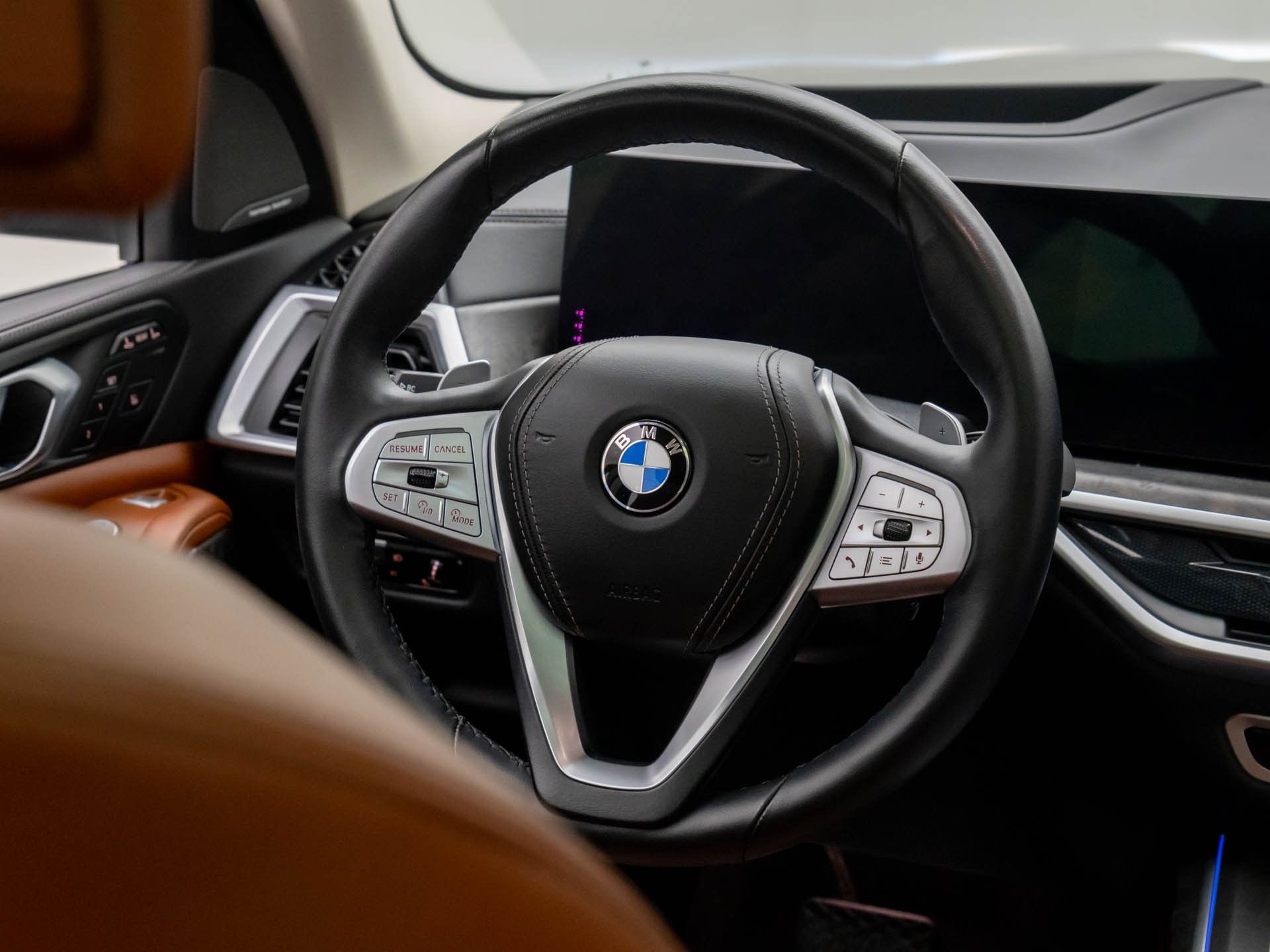 Vehicle image 13 of 40