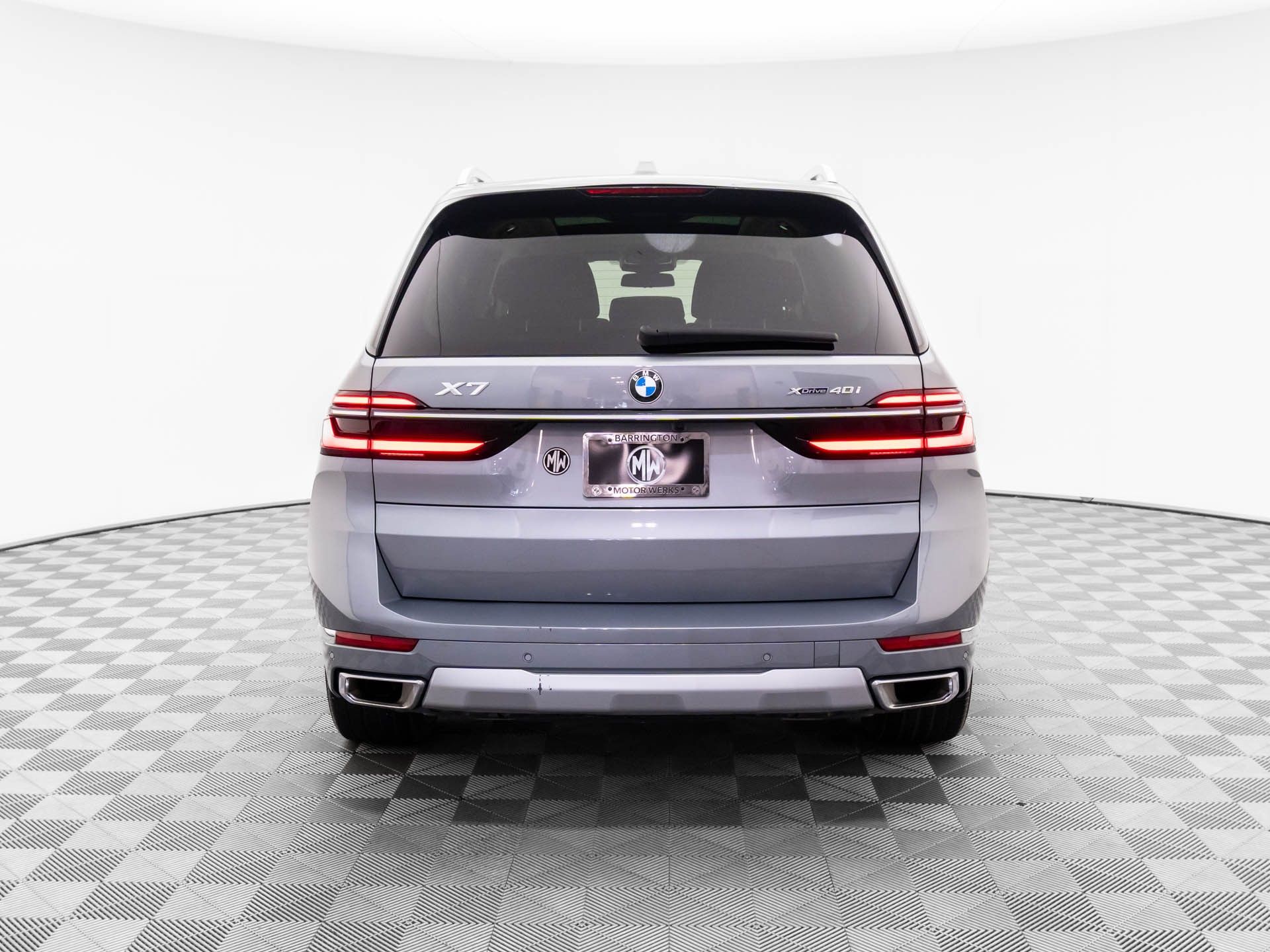 Vehicle image 9 of 40