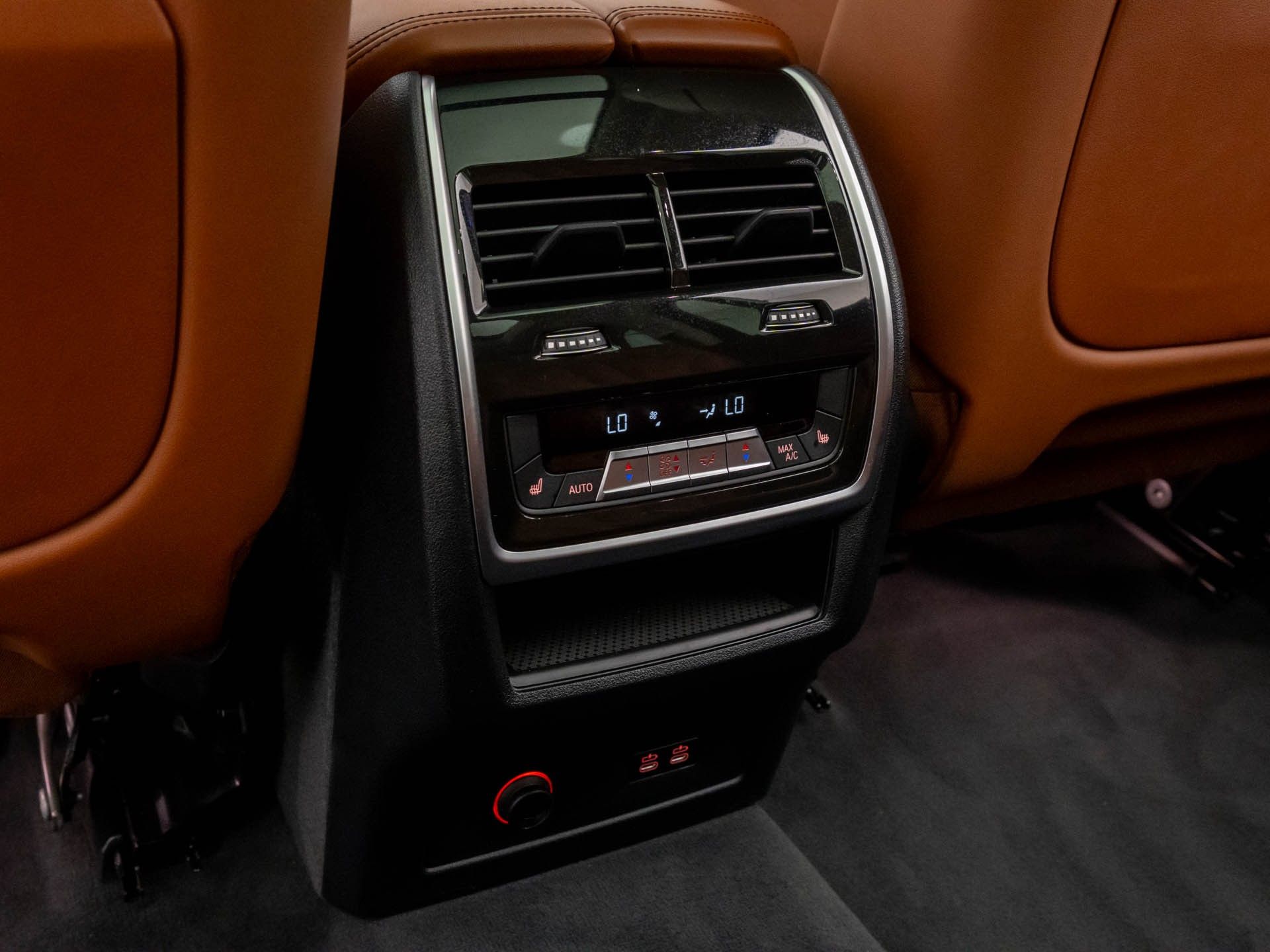Vehicle image 21 of 40