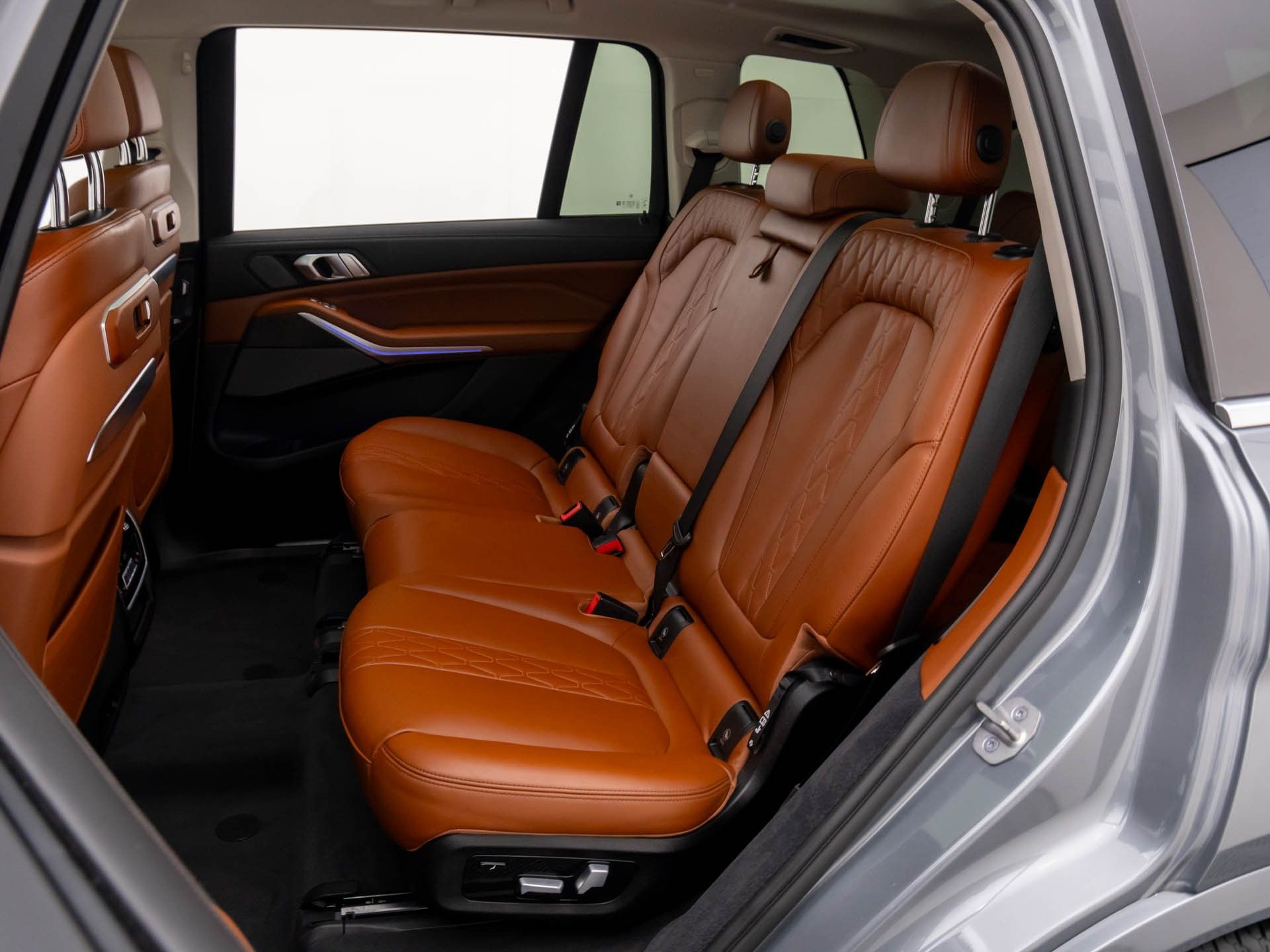 Vehicle image 18 of 40