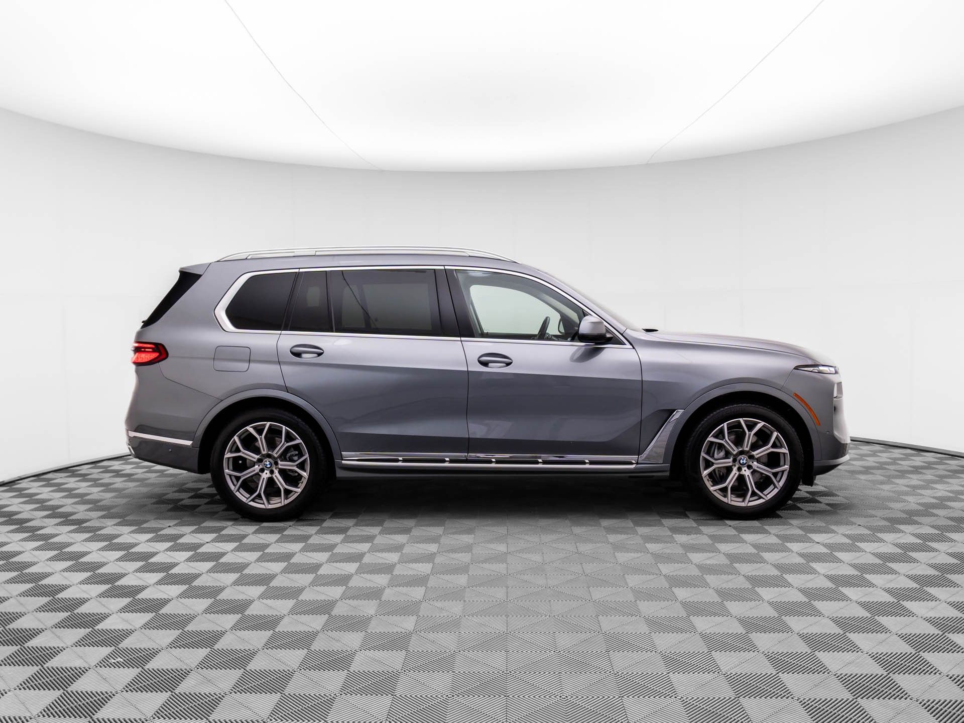 Vehicle image 6 of 40