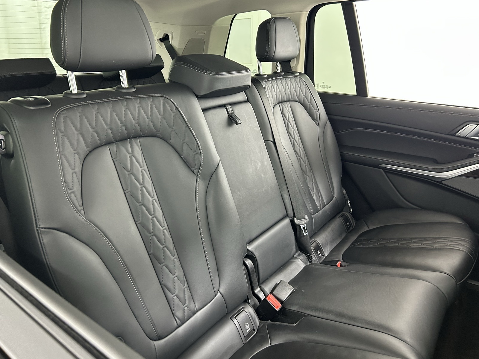 Vehicle image 41 of 44