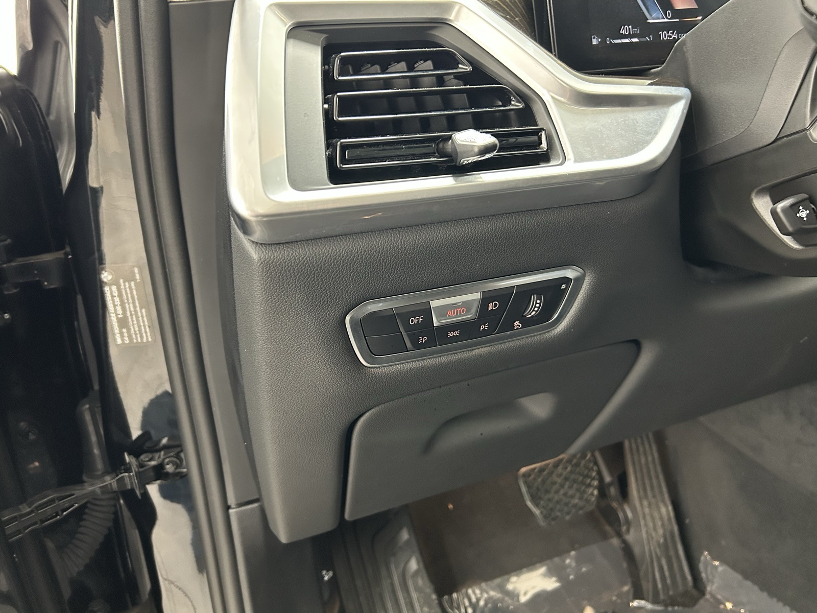 Vehicle image 25 of 44