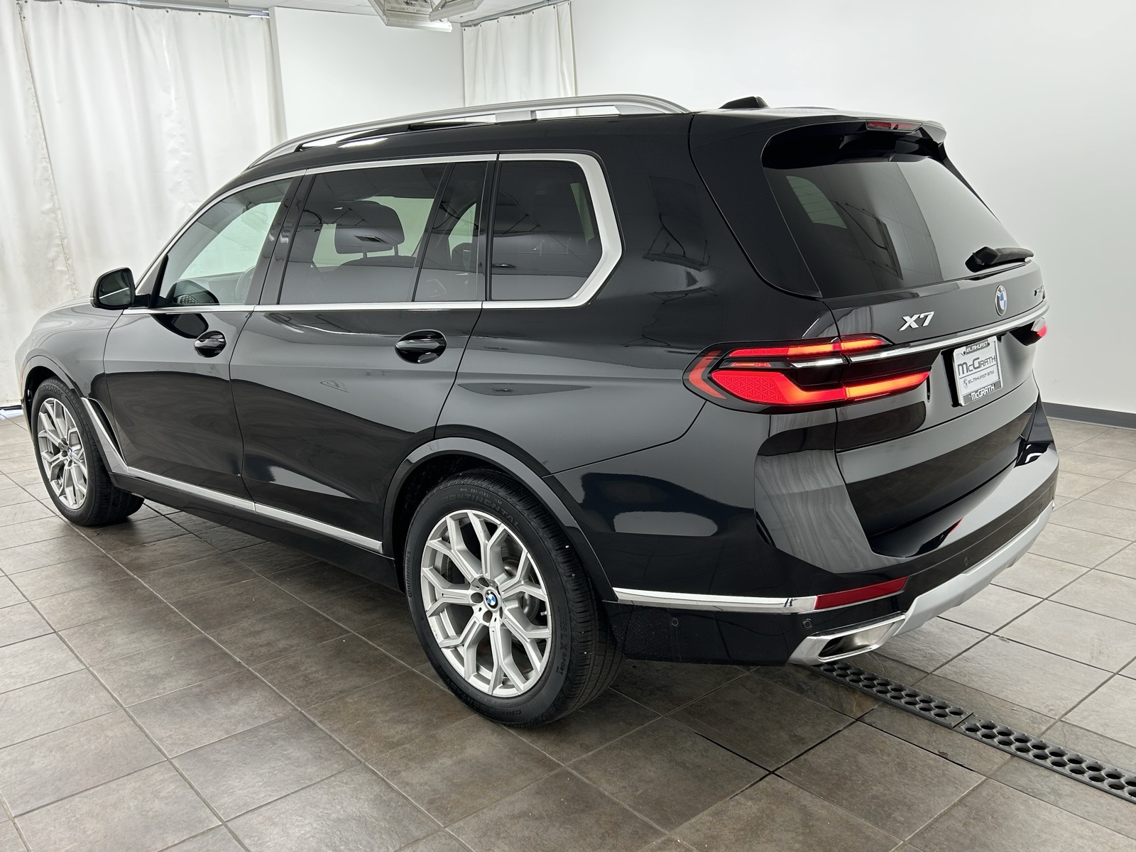 Vehicle image 7 of 44