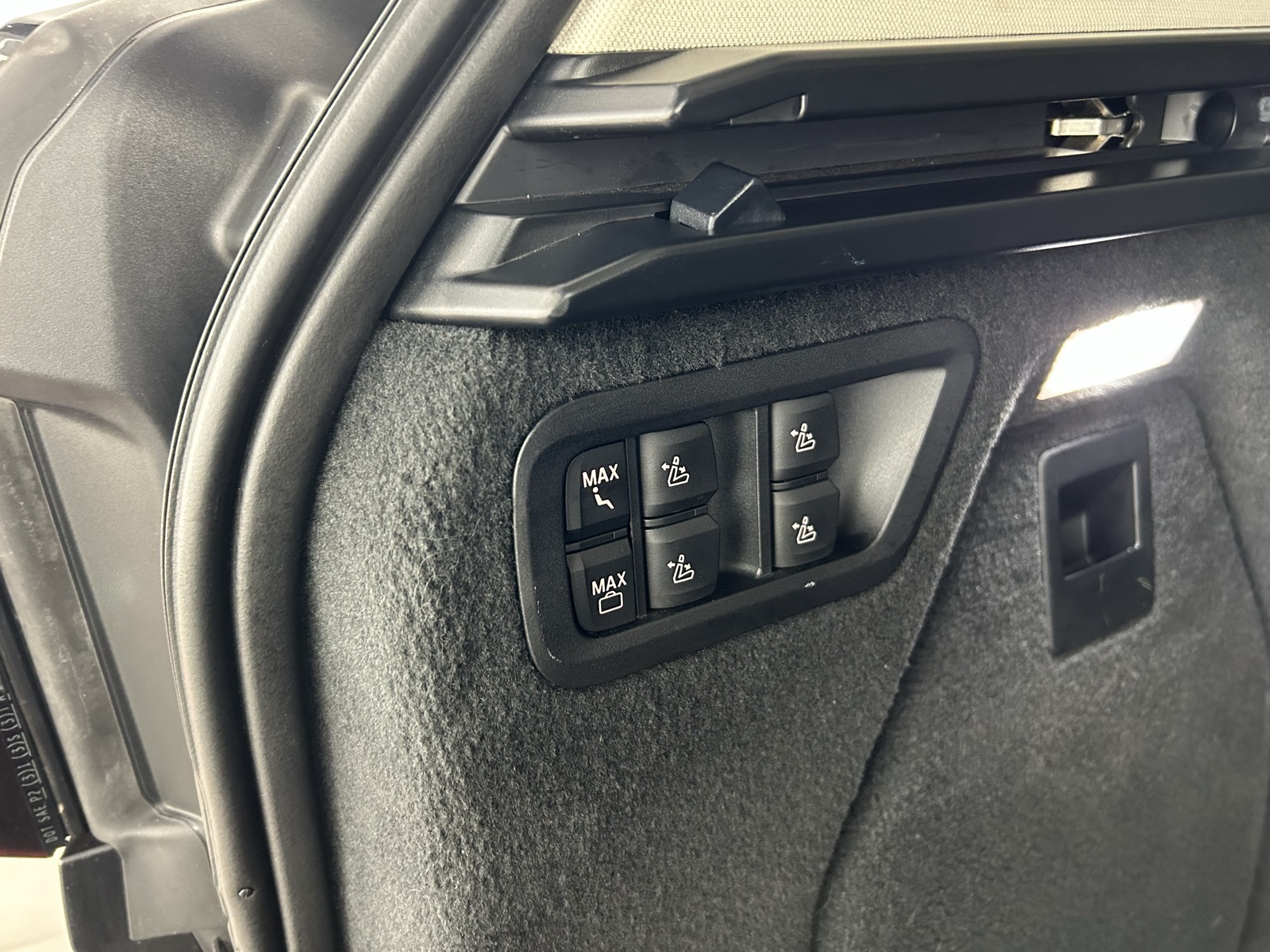 Vehicle image 40 of 44