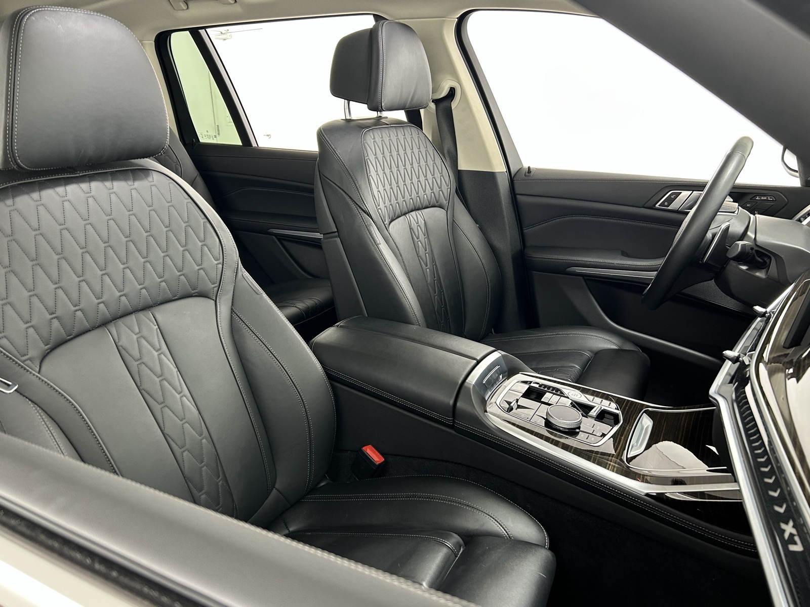 Vehicle image 43 of 44