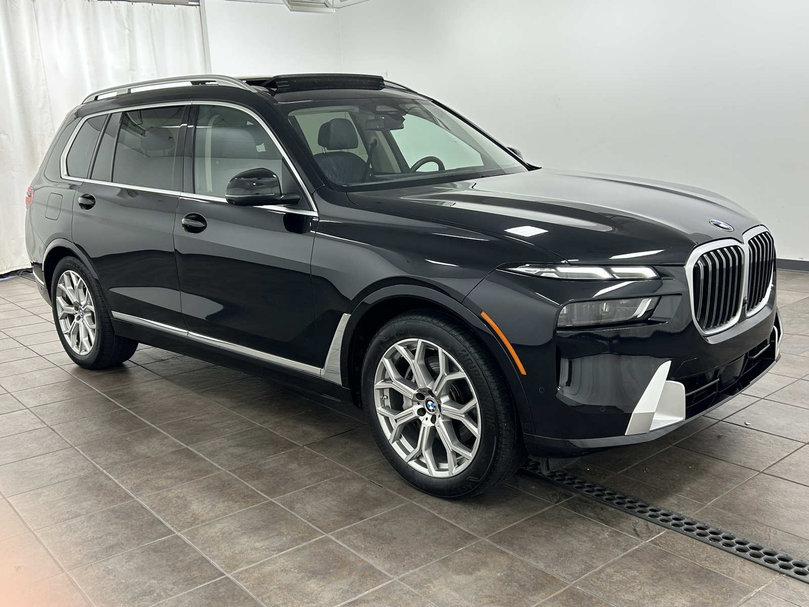 Vehicle image 4 of 44
