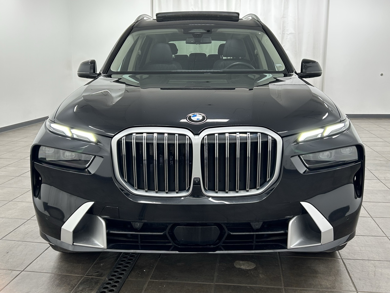 Vehicle image 3 of 44