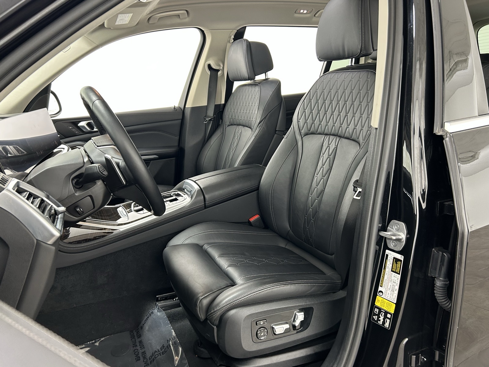 Vehicle image 26 of 44