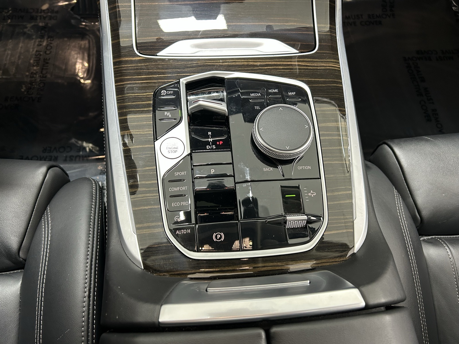 Vehicle image 21 of 44