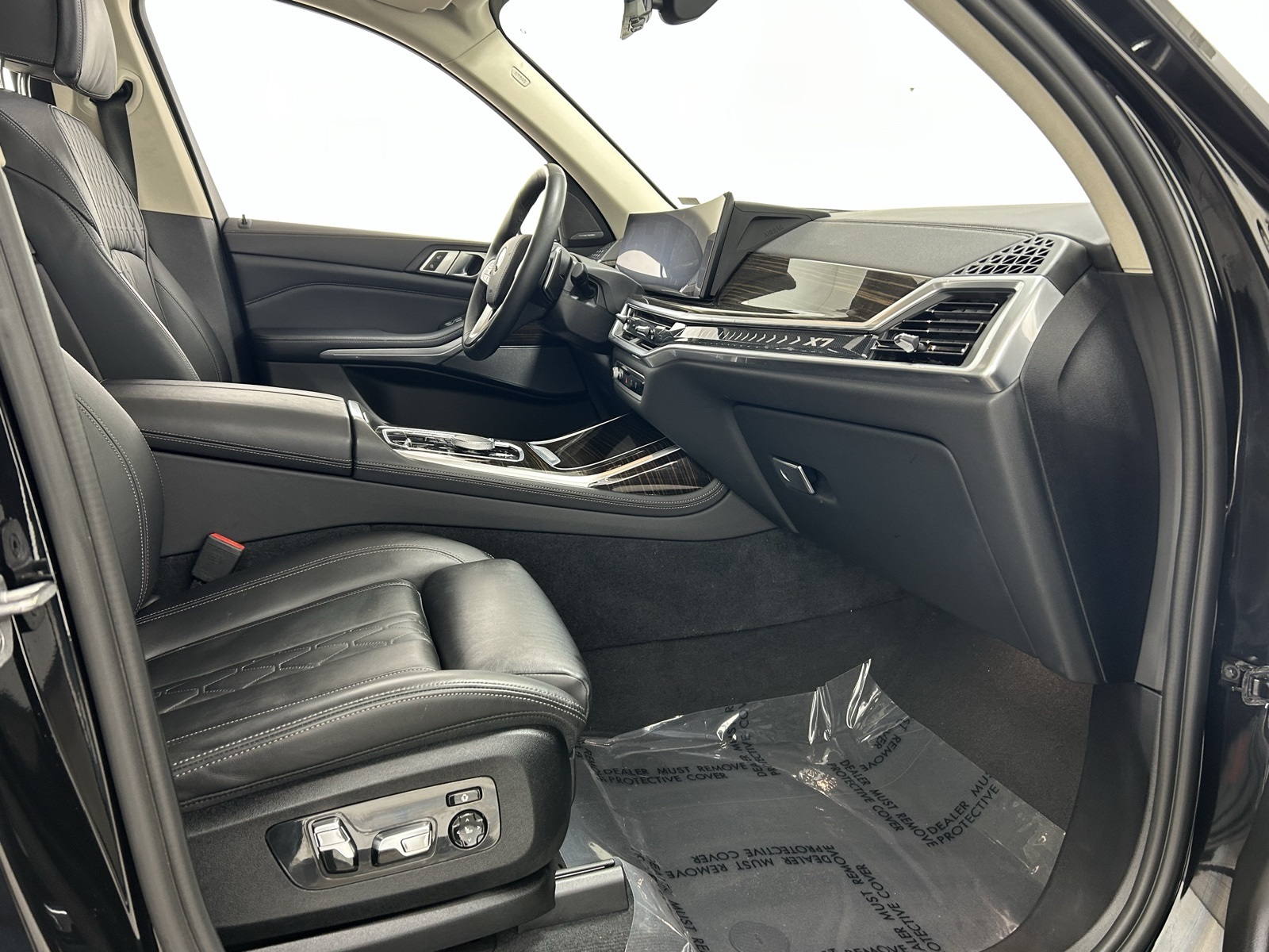 Vehicle image 42 of 44