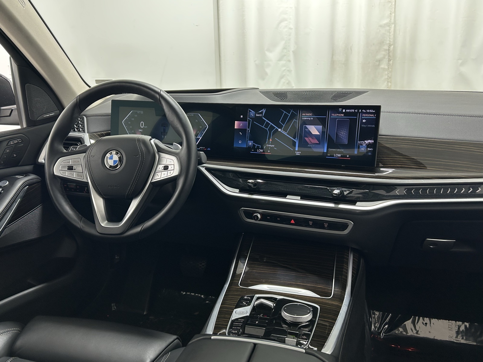 Vehicle image 10 of 44