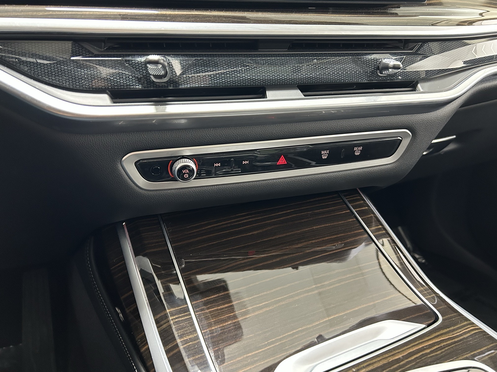 Vehicle image 18 of 44