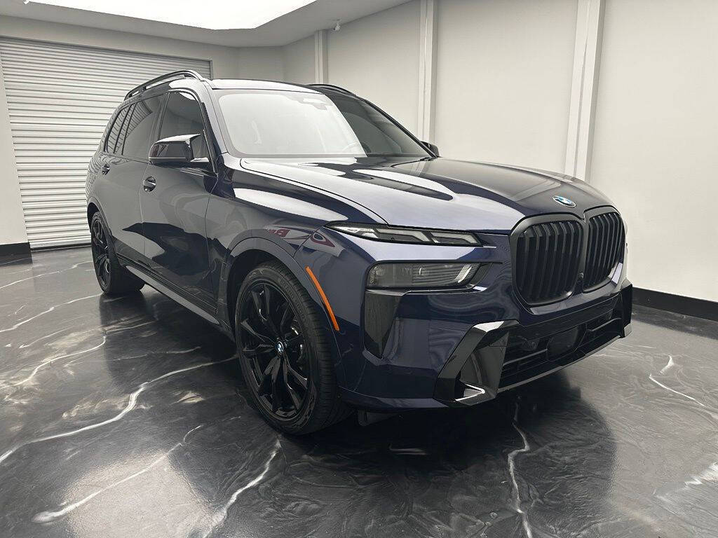 2023 BMW X7 xDrive40i Image 3 of 38